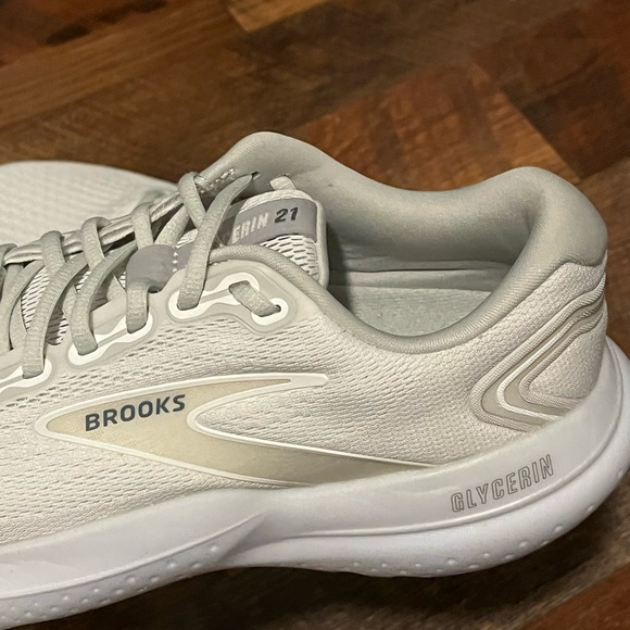 EUC Women’s Brooks Glycerin Cream and White Size 9 - Picture 10 of 13